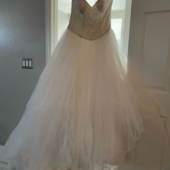 This dress is 14W never used dress and vail has detailed sequence. - Picture 4 of 5